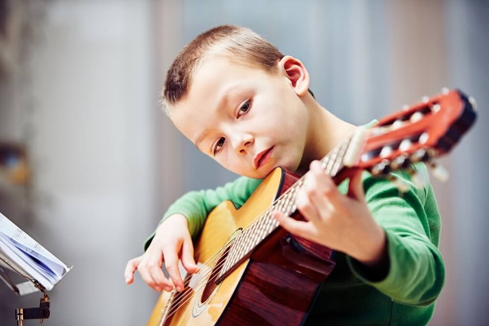 guitar lessons for kids what age to start